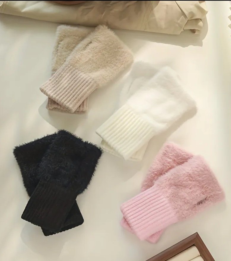 Peluş Parmaksız Kadın Eldiven - Görsel 4