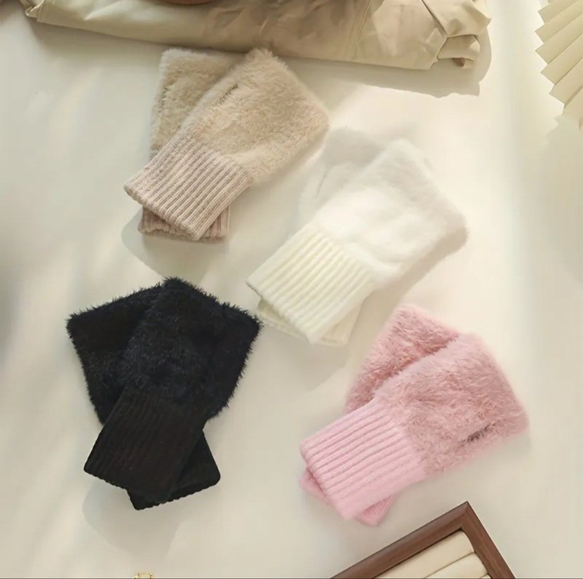 Parmaksız Peluş Kadın Eldiveni - Görsel 2