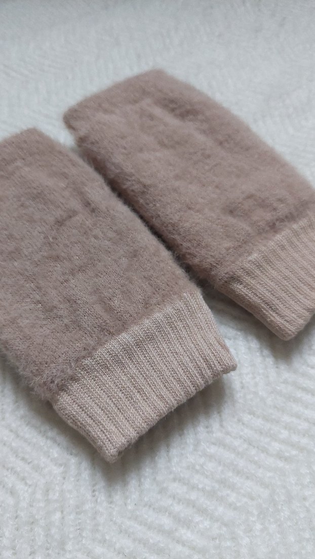 Kahvrengi Parmaksız Peluş Eldiven - Görsel 3