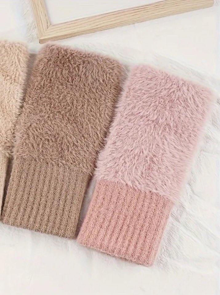 Kahvrengi Parmaksız Peluş Eldiven - Görsel 2