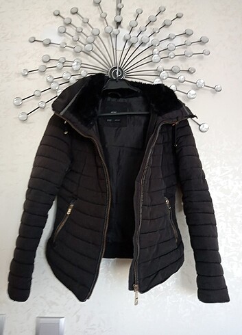 ZARA MONT