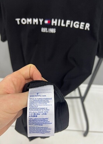 l Beden Tommy Hilfiger T-Shirt 