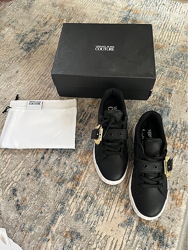 39 Beden siyah Renk Versace