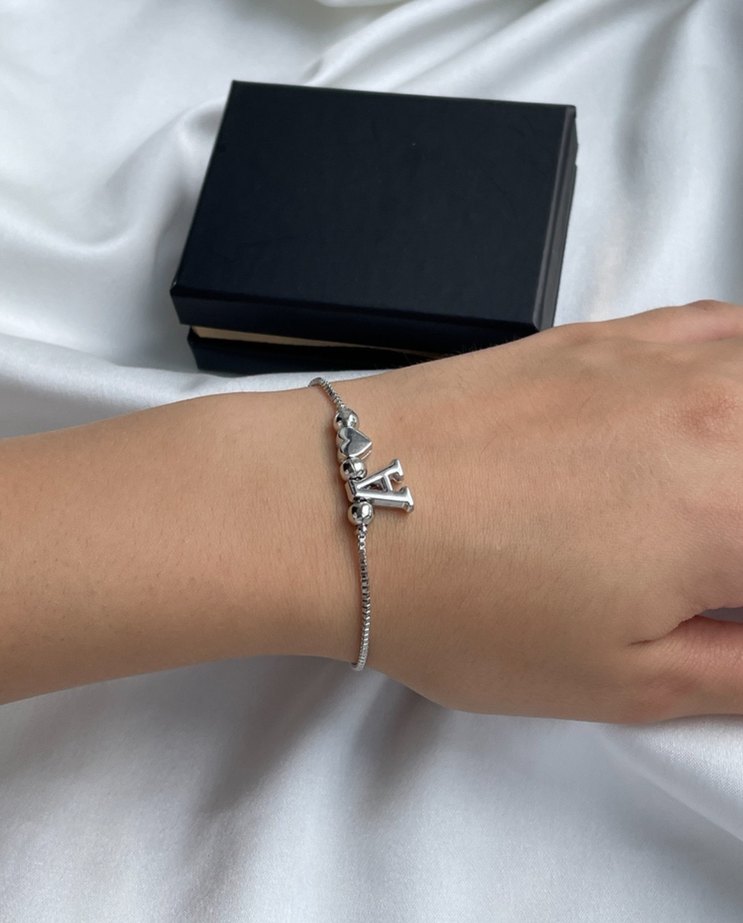 Zincir Detaylı A harfli Bileklik - Görsel 2