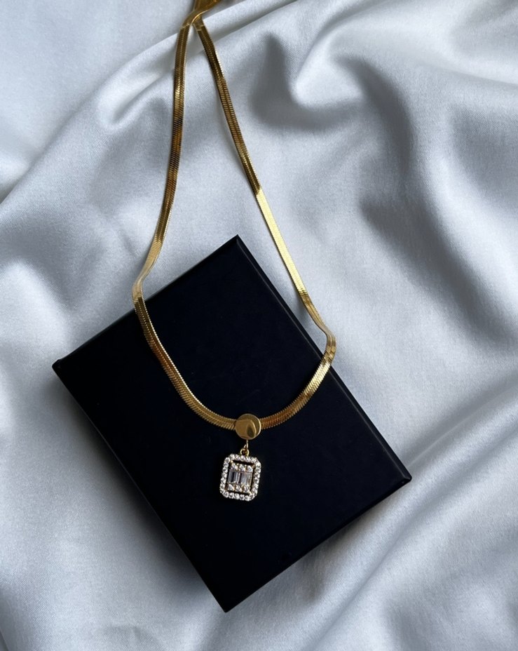 Gold dikdörtgen taş desenli Kadın Kolye - Görsel 2