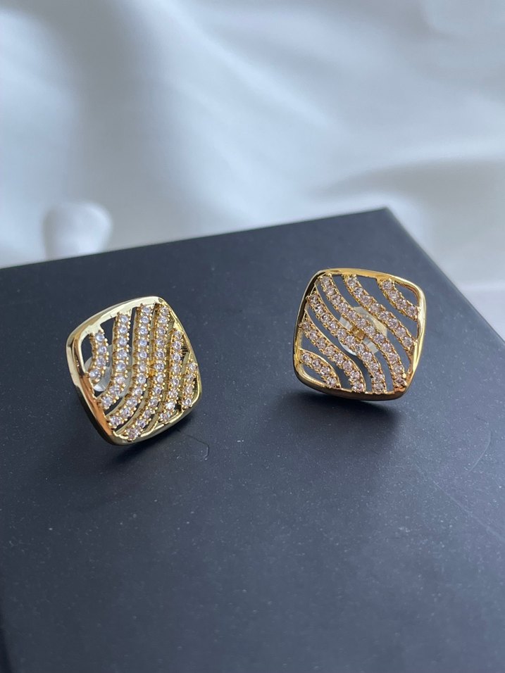 Altın Renkli Zebra Desenli Mini Küpe - Görsel 2