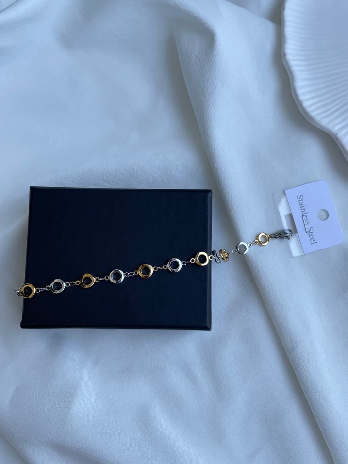 Minimalist Zincir Detaylı Altın Kadın Bileklik - Görsel 2