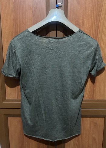 Gri V Yaka Keten Kadın Tişört - Görsel 2