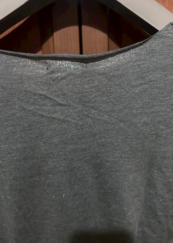 Gri V Yaka Keten Kadın Tişört - Görsel 3