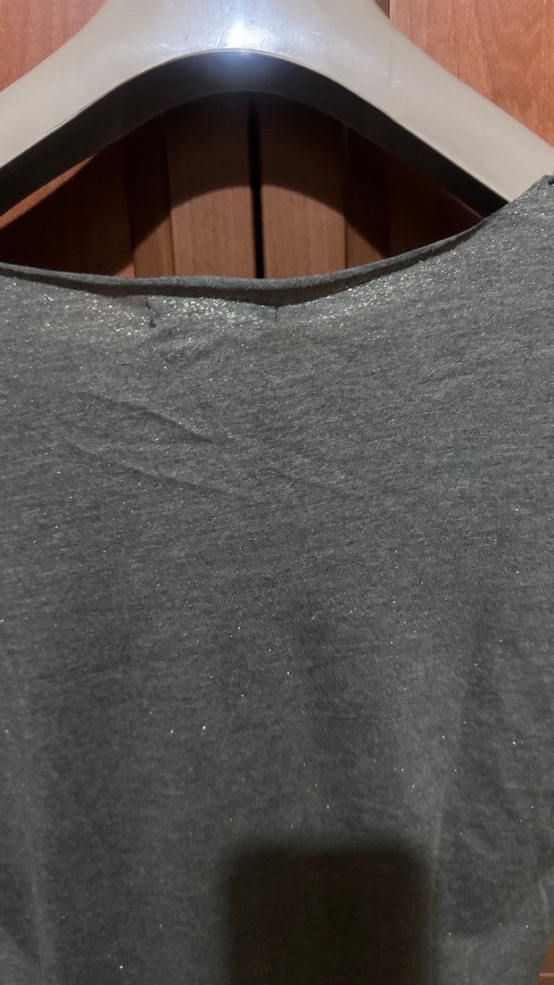 Gri V Yaka Keten Kadın Tişört - Görsel 3