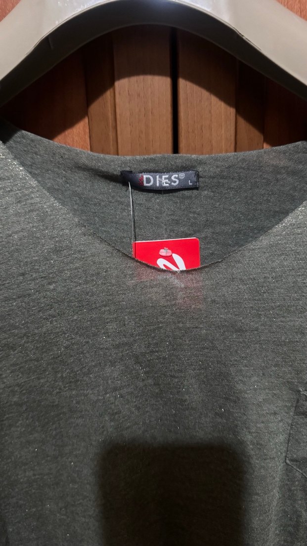 Gri V Yaka Keten Kadın Tişört - Görsel 4