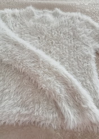 Beyaz Tüy Detaylı Kadın Kazak kısa - Görsel 7