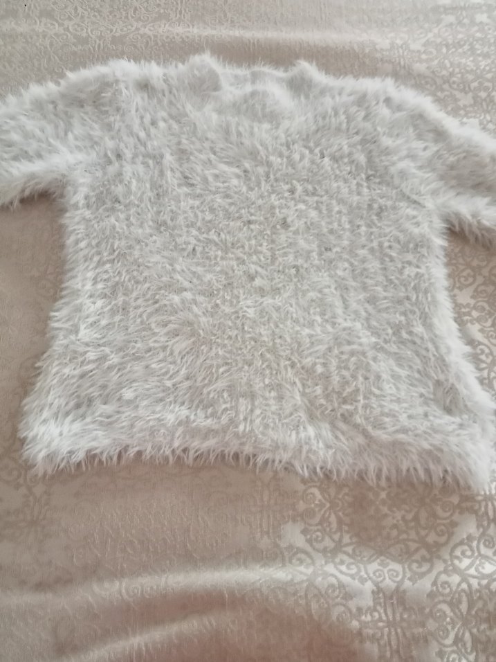 Beyaz Tüy Detaylı Kadın Kazak kısa - Görsel 5