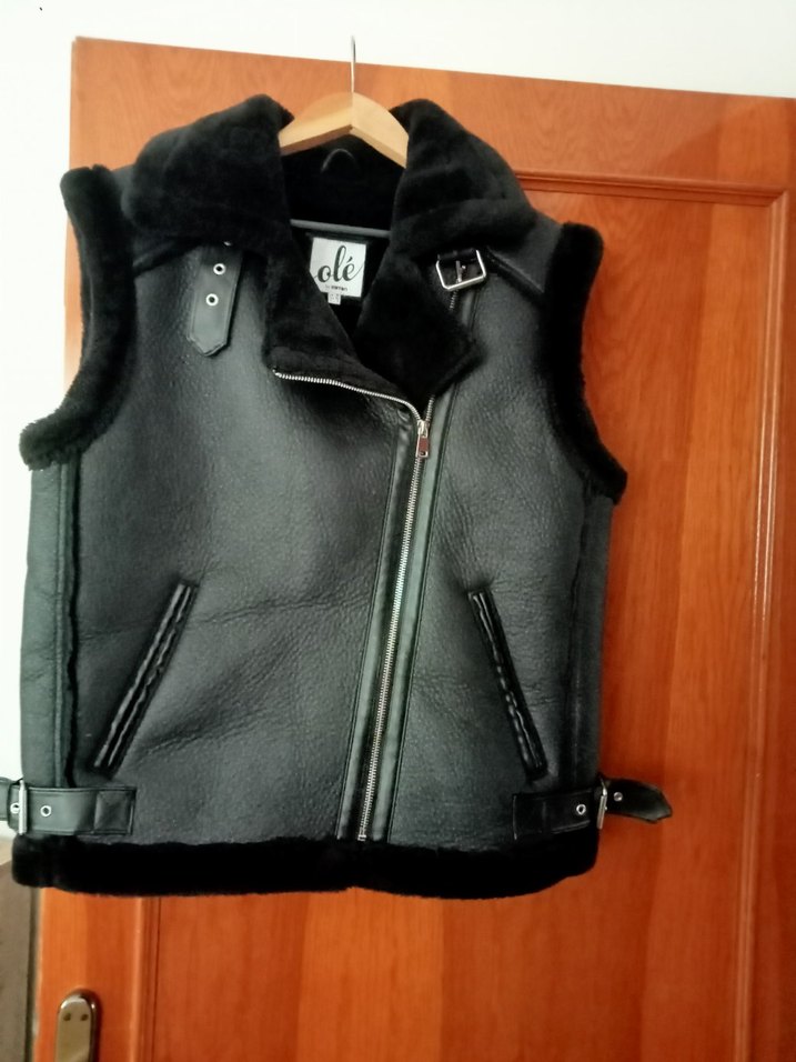 Siyah Deri Kemerli Kolsuz Biker Ceket - Görsel 3