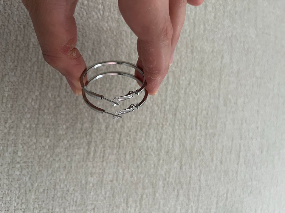 Gri Minimalist Halka Küpe ÇELİK - Görsel 2