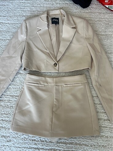 Zara şort etek blazer takım