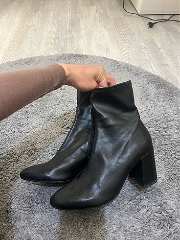 39 Beden siyah Renk Bershka deri bot