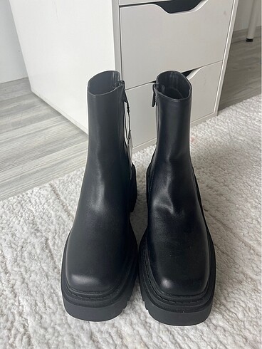 Zara bot etiketli