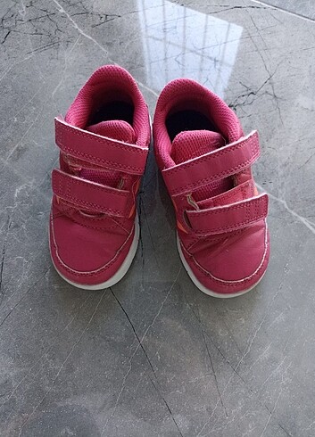23 Beden pembe Renk Adidas kız çocuk ayakkabı 