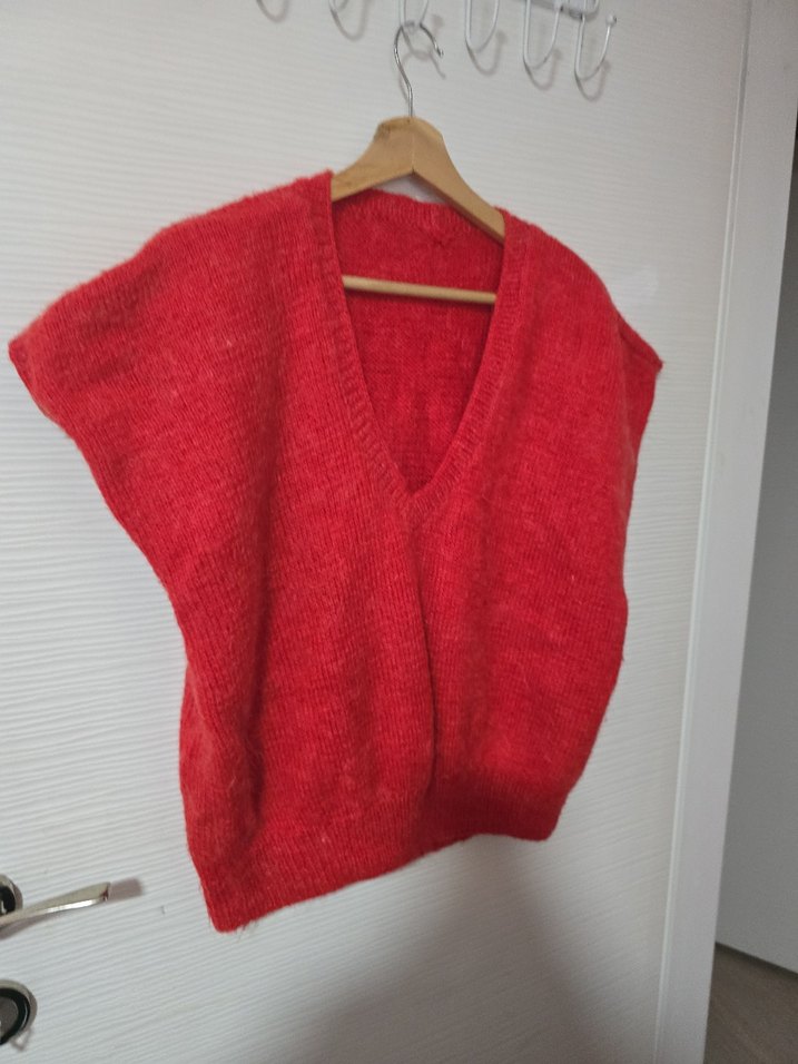 Kırmızı V Yaka Kadın Triko Süveter - Görsel 3