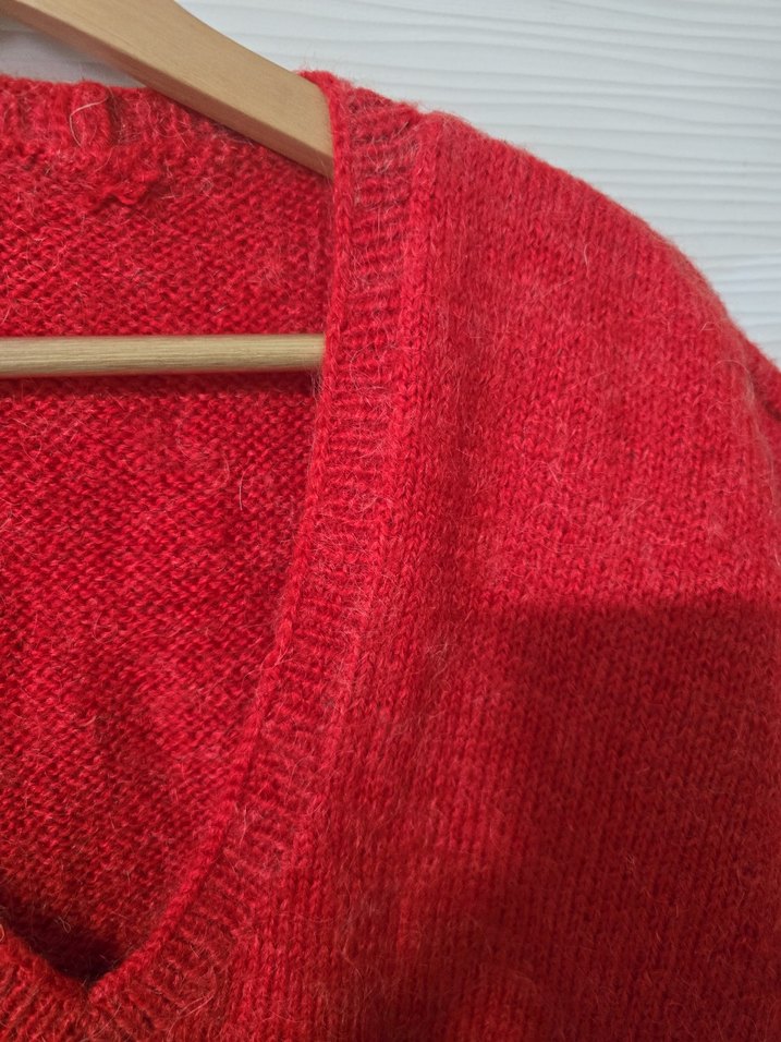 Kırmızı V Yaka Kadın Triko Süveter - Görsel 2