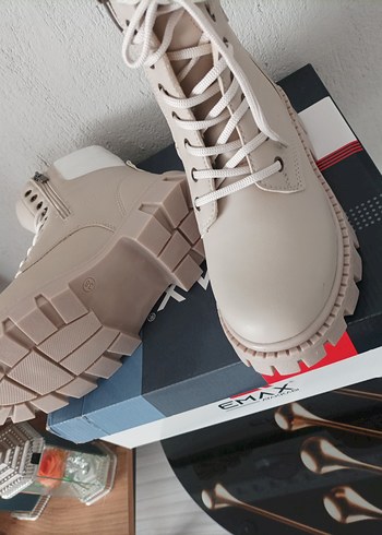 EMAX MARKALI Beyaz Kemerli Yüksek Topuklu Street Style Bot - Görsel 7