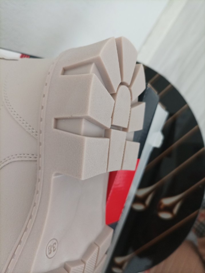 EMAX MARKALI Beyaz Kemerli Yüksek Topuklu Street Style Bot - Görsel 3