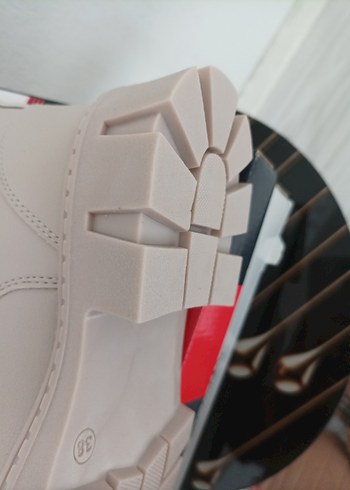 EMAX MARKALI Gri Beyaz Cırt Cırtlı Kadın Botu - Görsel 5