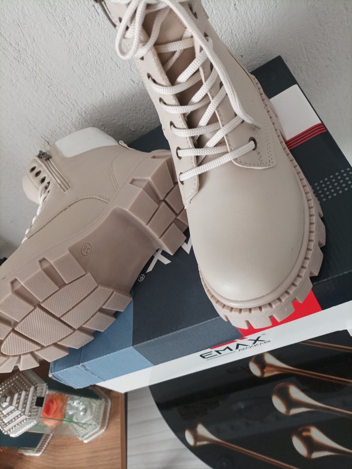 EMAX MARKALI Gri Beyaz Cırt Cırtlı Kadın Botu - Görsel 3