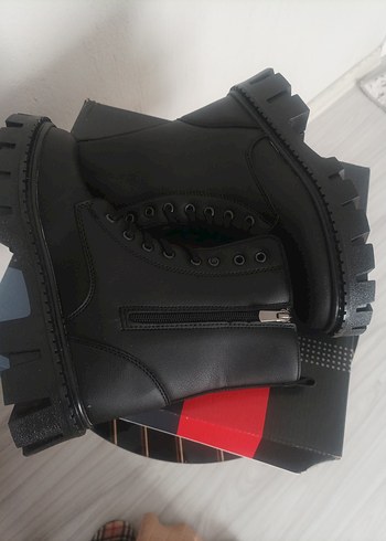 Siyah Deri Platform Topuklu Bağcıklı Bot EMAX MARKALI - Görsel 3