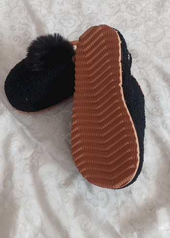 Siyah Kürklü Kadın Ev Terliği - Görsel 3