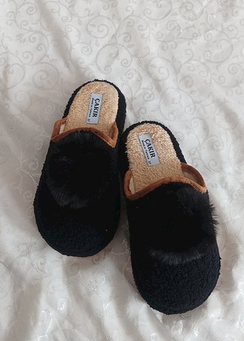 Siyah Kürklü Kadın Ev Terliği - Görsel 2