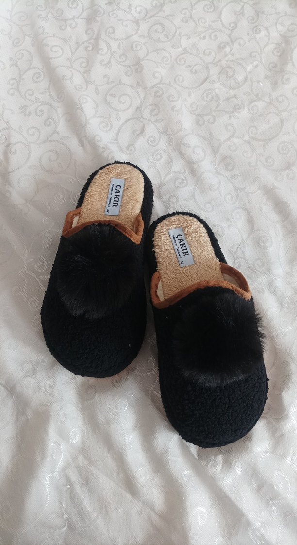 Siyah Kürklü Kadın Ev Terliği - Görsel 2