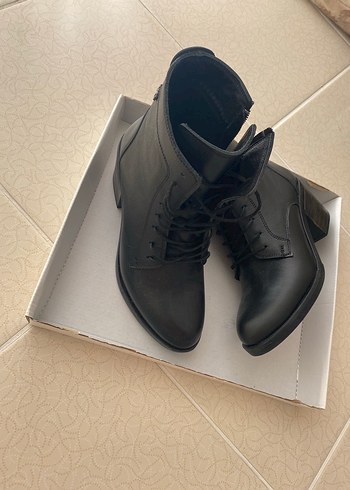Siyah Kadın Blok Topuklu Bot