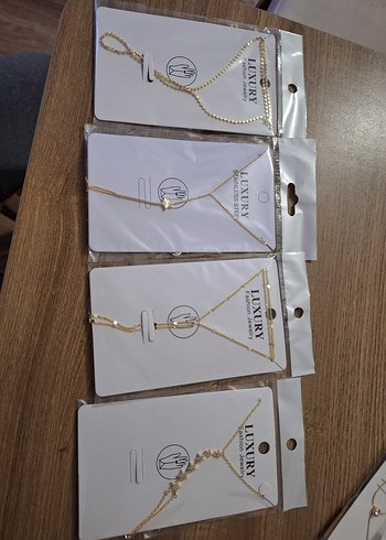 Altın Renk Zincir Detaylı Kadın El Zinciri - Görsel 4