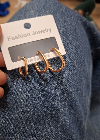 Altın Renkli Mini Tokalı Küpe Seti