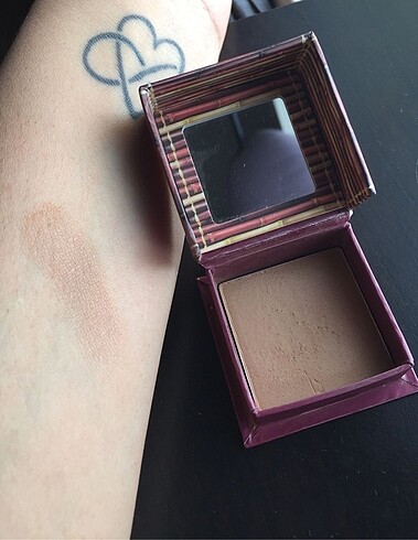 Benefit Cosmetics BENEFİT HOOLA