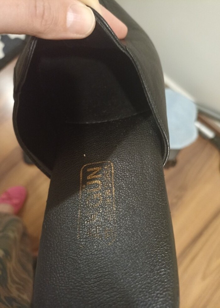 Deri ev terliği çok az giyildi - Görsel 2