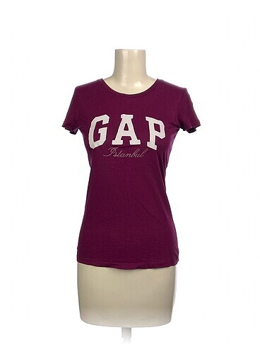 Gap T-shirt %70 İndirimli.