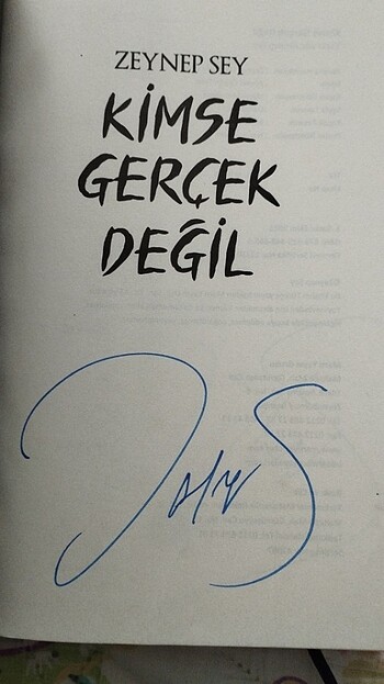 Kimse gerçek değil
