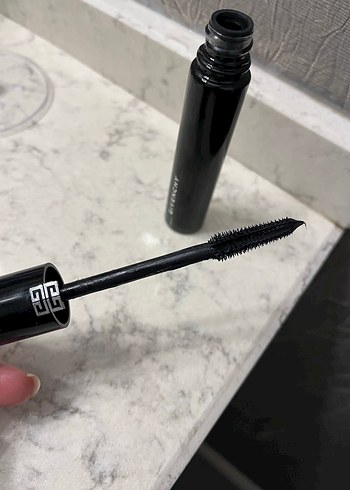 Givenchy L'Interdit Maskara Couture Volume Siyah - Görsel 6