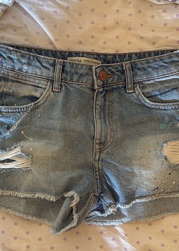 Boya Desenli Mini Denim Şort