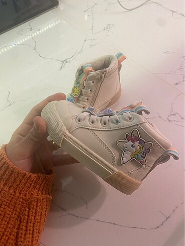 21 Beden ten rengi Renk Zara converse model ayakkabı
