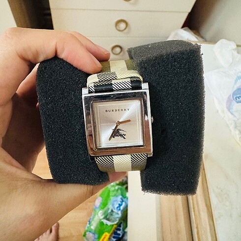 Burberry Burberry saat