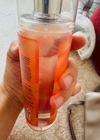 Bej Tonlarında Makyaj Paletleri ve Parfüm - Görsel 4