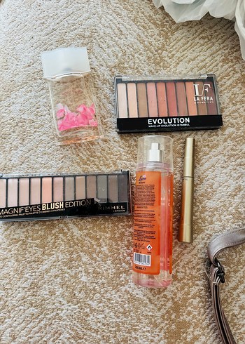 Bej Tonlarında Makyaj Paletleri ve Parfüm - Görsel 2