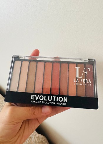 Bej Tonlarında Makyaj Paletleri ve Parfüm - Görsel 7