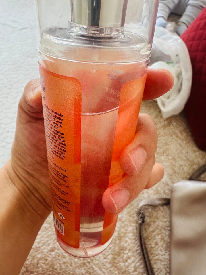 Bej Tonlarında Makyaj Paletleri ve Parfüm - Görsel 4