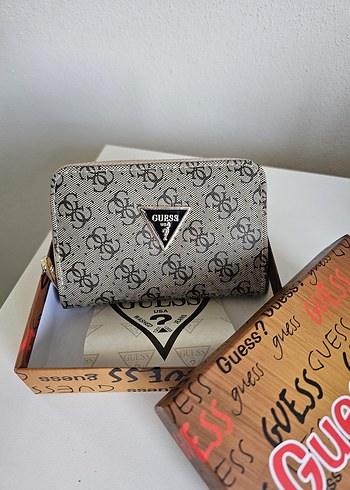 Guess Gri Baskılı Fermuarlı Kadın Cüzdanı