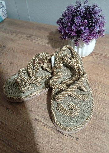 Bej Yılan Desenli Zincir Detaylı çocuk Dolgu Topuk Sandalet - Görsel 3